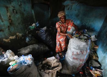 Nigerian parents pay school bills with recyclable waste