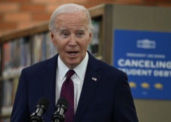 Biden visits Angola, announces $1 billion aid package for Africa