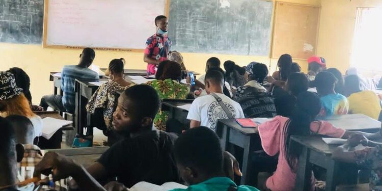 Nigeria FG Swaps 6-3-3-4 Education System with 12-4 Model, Scraps JSS, SSS