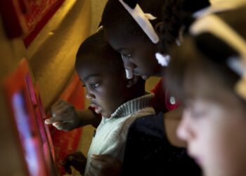 Protecting Your Child from Manipulative AI: A Parent’s Guide