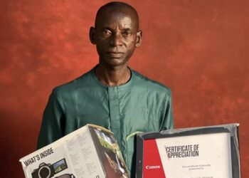 Pictorial: Canon Rewards Veteran NPFL Photographer Akeem Olaosun