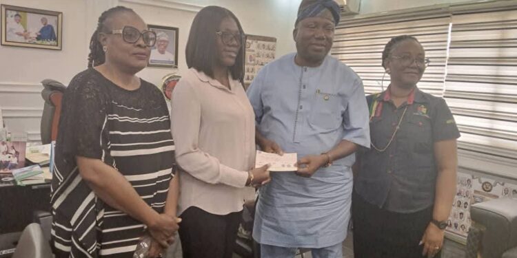 Breaking: LAGOS STATE GOVERNMENT REWARDS LASU BEST STUDENT WITH N10 MILLION