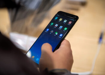 Why South Korea is Banning Mobile Phones in Classrooms — And How Other Countries Are Doing It