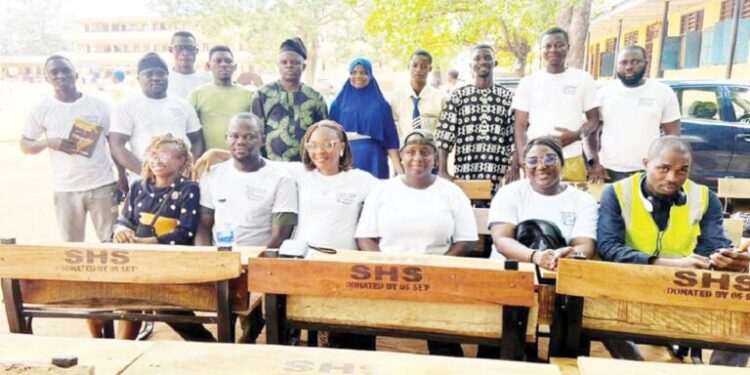 20 Years After, Alumni Return to Lift Their Old School