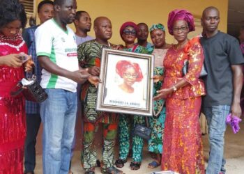 Old Students’ Association of St Philip’s Anglican Grammar School 2005 Set Marks 20th Anniversary, Honours Former Principal, Teacher