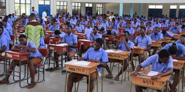 Parents, Students Criticize FG over ‘Unfair’ WAEC Subject Changes
