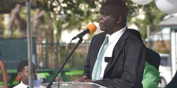 Bahamas: Education Minister Visits Kingsway Academy, Commends Students