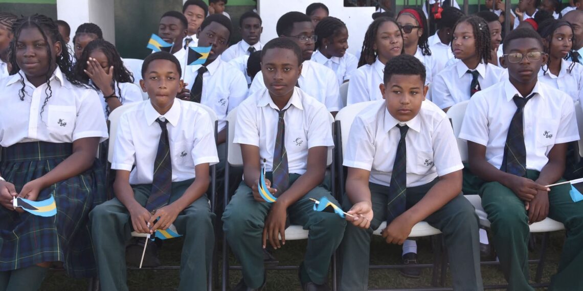 Bahamas: Education Minister Visits Kingsway Academy, Commends Students