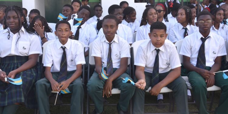 Bahamas: Education Minister Visits Kingsway Academy, Commends Students