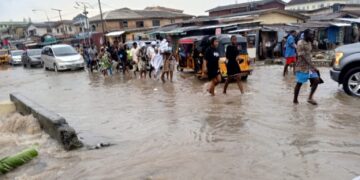 Why Lagos Floods Every Rainy Season – 15 Reasons Behind the Crisis and How It Can Be Solved