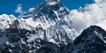15 Educational Facts About Mount Everest