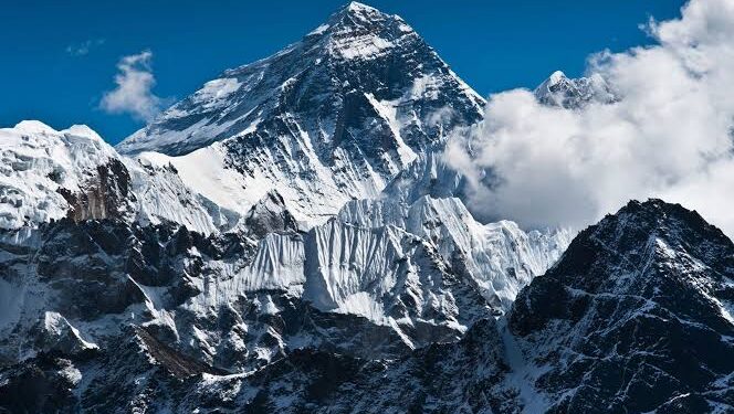 15 Educational Facts About Mount Everest