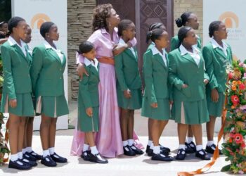 Oprah Winfrey to Close South African Leadership Academy, Expand Scholarship Programme