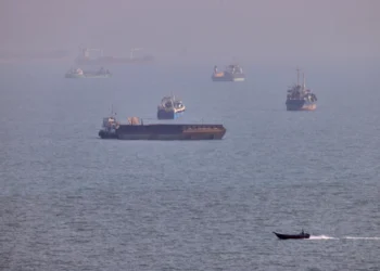 US-Iran War Escalates, Oil Tops $90 as Strait of Hormuz Crisis Deepens
