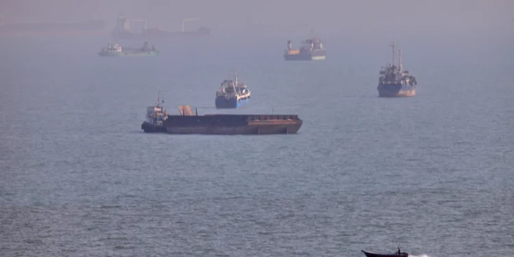 US-Iran War Escalates, Oil Tops $90 as Strait of Hormuz Crisis Deepens