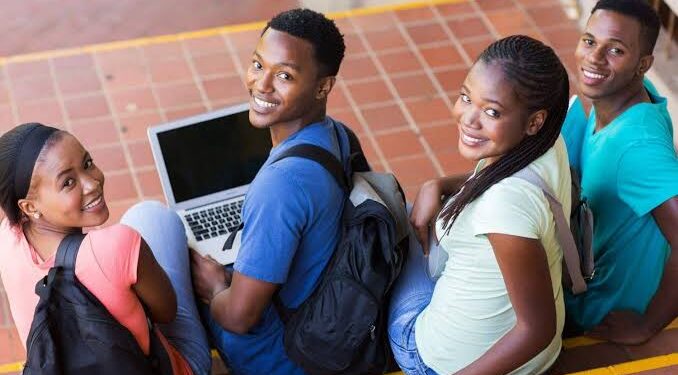 How to Balance School Life with a Side Hustle